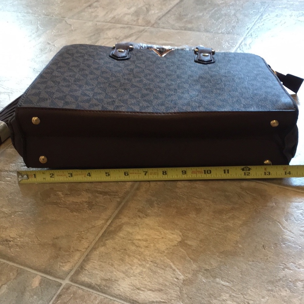 Handbag - Picture 7 of 7